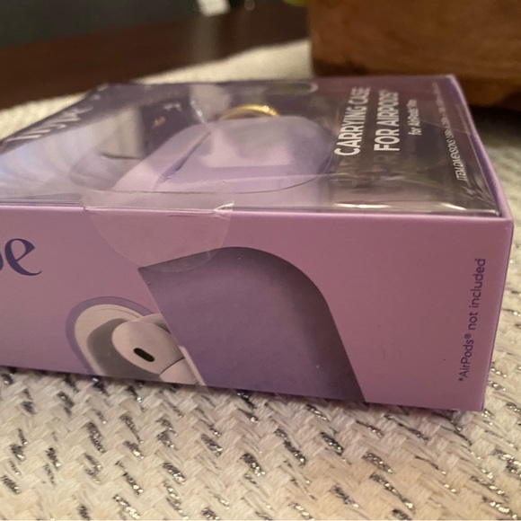 NWT! Carrying case for Airpods Pro - Picture 8 of 10